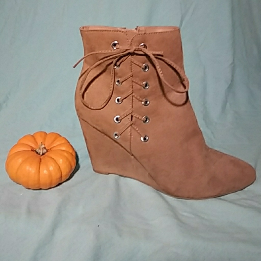 Heeled boots